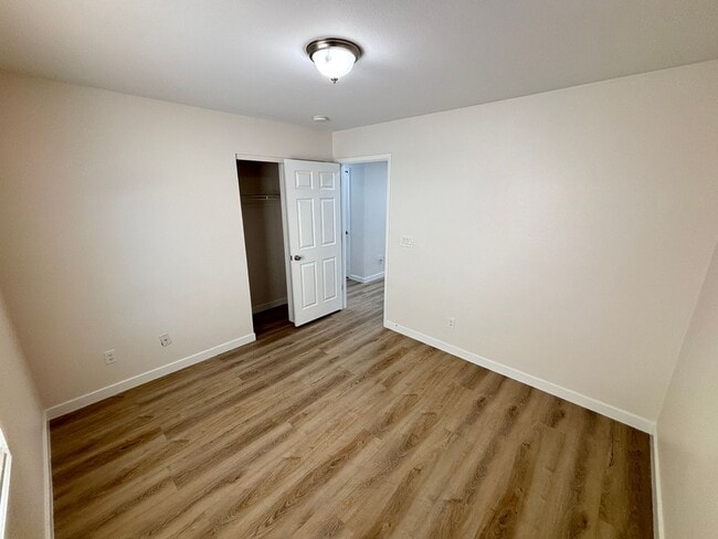Building Photo - 1729 Ronzard Ave
