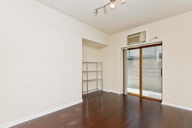 Building Photo - 1430 N Dearborn Pkwy