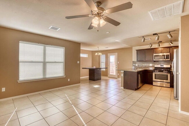 Building Photo - Cozy and Beautiful Home-3217 Willie Cager El Paso, Texas 79938 Lease today!