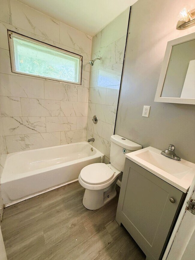 Building Photo - 323 Shepley Dr