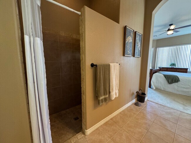Building Photo - Luxurious Furnished Golf Course Short-Term Rental