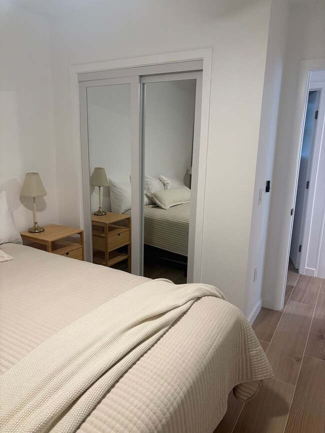Building Photo - Charming Furnished 1 bedroom/1 bathroom near Laguna Lake.