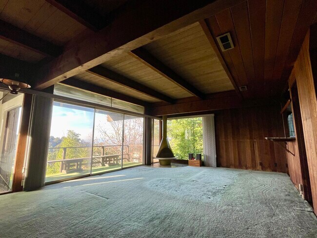 Primary Photo - 7225 Pacific View Dr