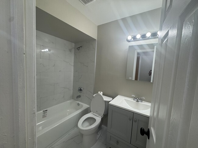 Building Photo - 4903 Serafica Dr