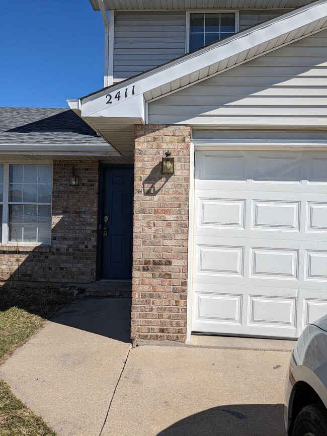 Building Photo - 2411 Carnation Dr