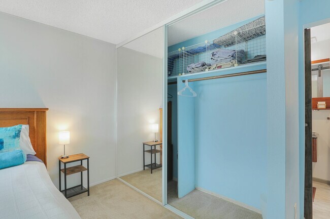 Building Photo - 3050 Rue D’Orleans