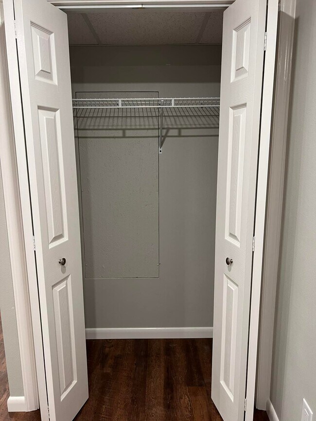 Building Photo - 620 1st St SE