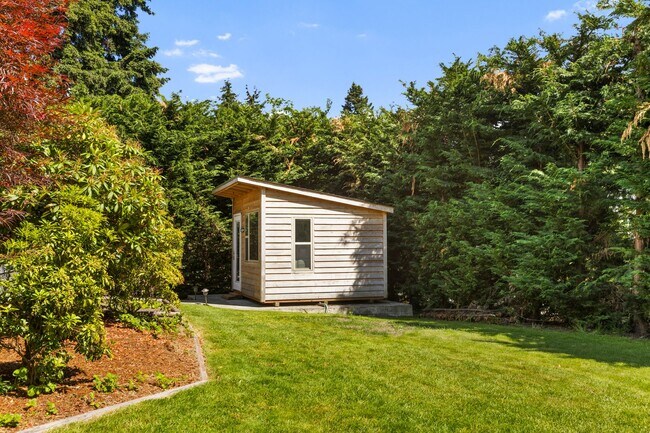 Building Photo - 3Bd/1.5Ba Kirkland Home