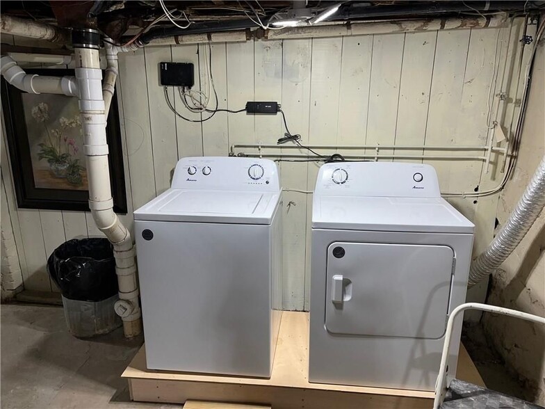 Building Photo - 121 Rutherglen Ave