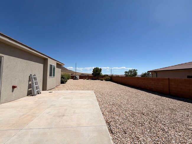 Building Photo - Beautiful Sky Ridge Home