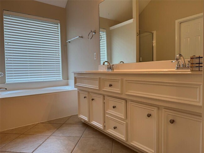 Building Photo - 9419 Borden Bluff Ln