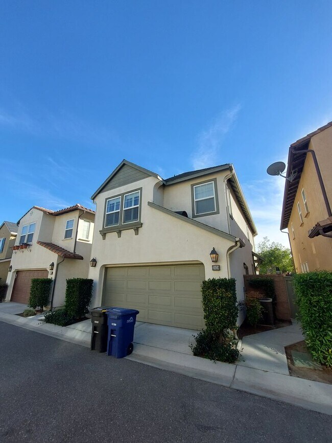 Building Photo - Beautiful townhouse in Ontario-CALL FOR OUR MOVE-IN SPEACIAL