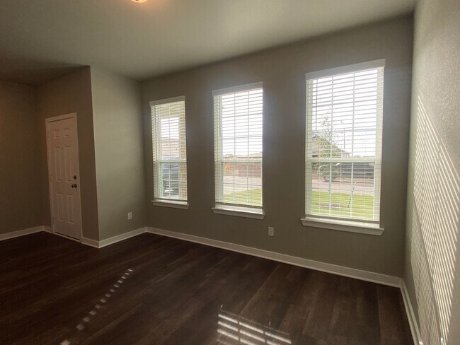 Building Photo - 3 BEDROOM, PLUS OFFICE, BELTON ISD