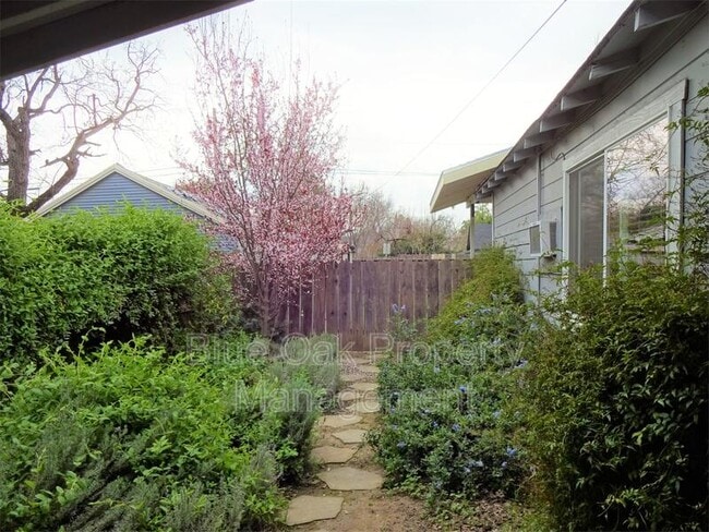 Building Photo - 1187 Warner St