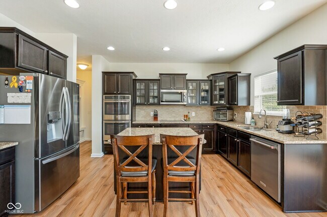 Building Photo - 6192 Bayard Dr