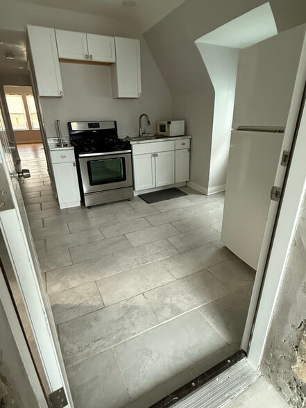 Building Photo - 1114 N Karlov Ave