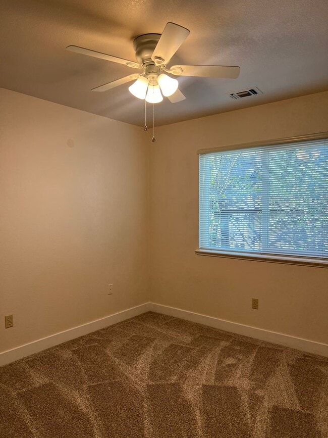 Building Photo - COMPLETELY REMODELED 3 BEDROOM HOUSE IN W. ROSEVILLE!!