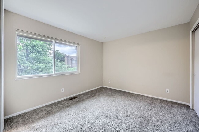 Building Photo - 1025 Moorings Dr