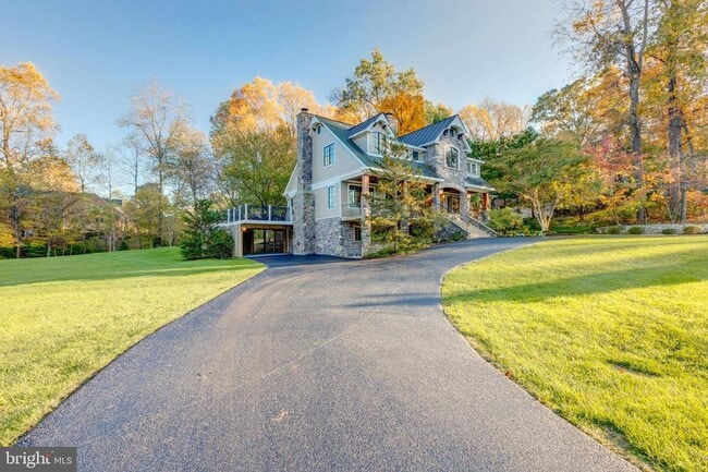 Building Photo - 1057 Vista Dr