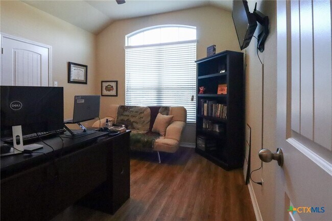 Building Photo - 802 Valentino Dr