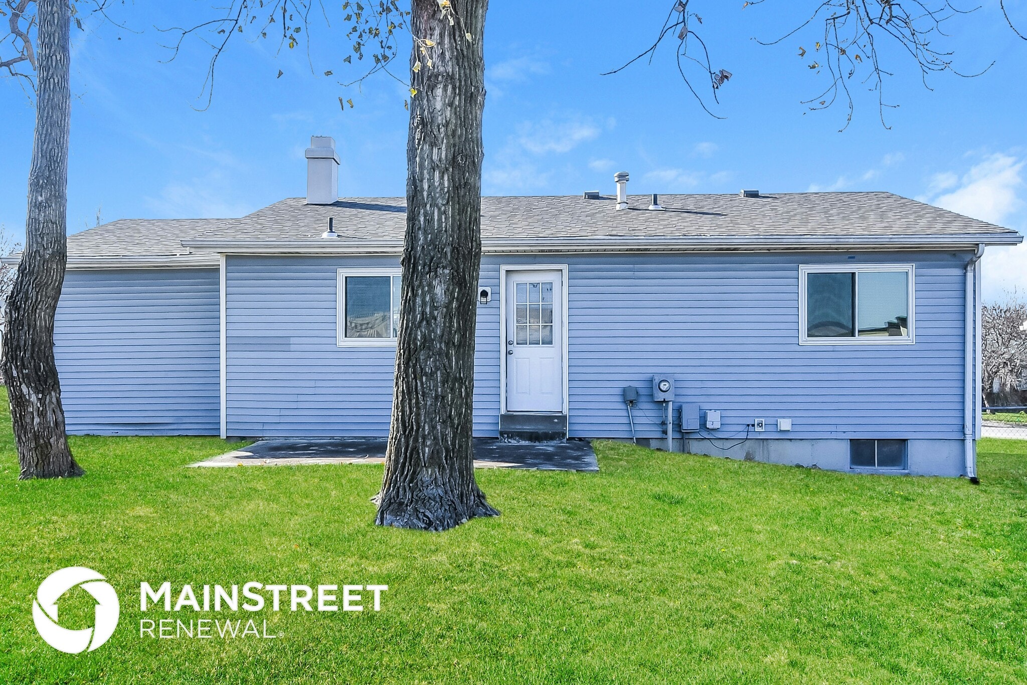 Building Photo - 1716 Springhill Dr