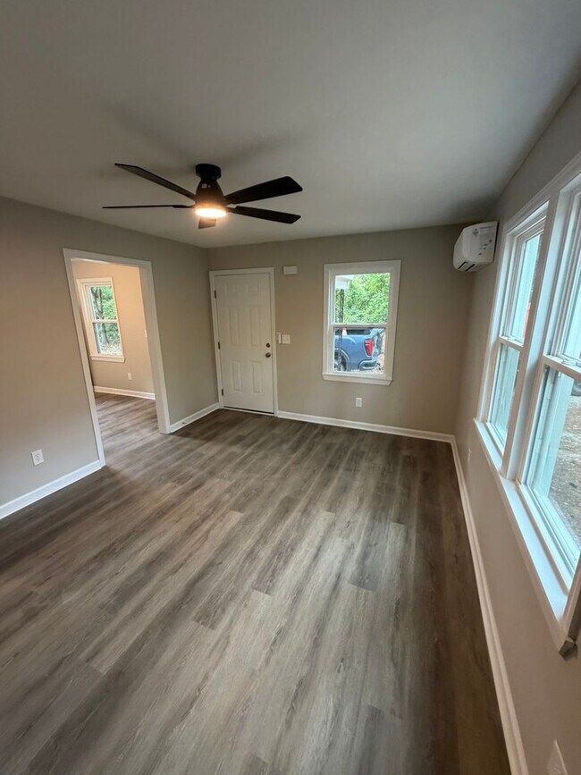 Building Photo - 524 Guill St