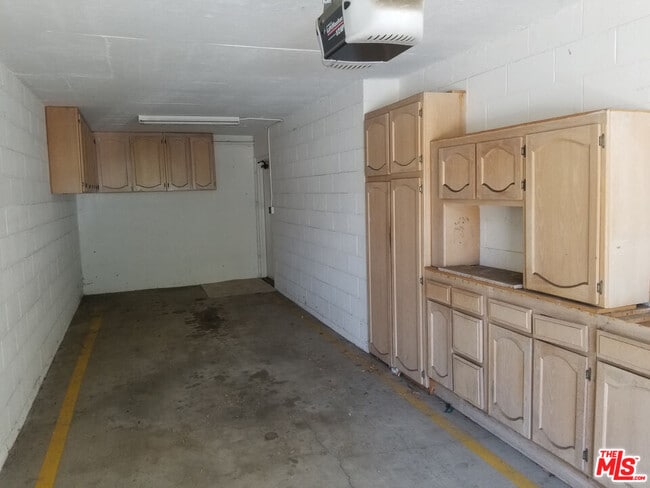 Building Photo - 10620 Eastborne Ave