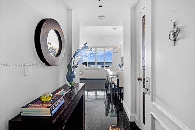 Building Photo - 848 Brickell Key Dr