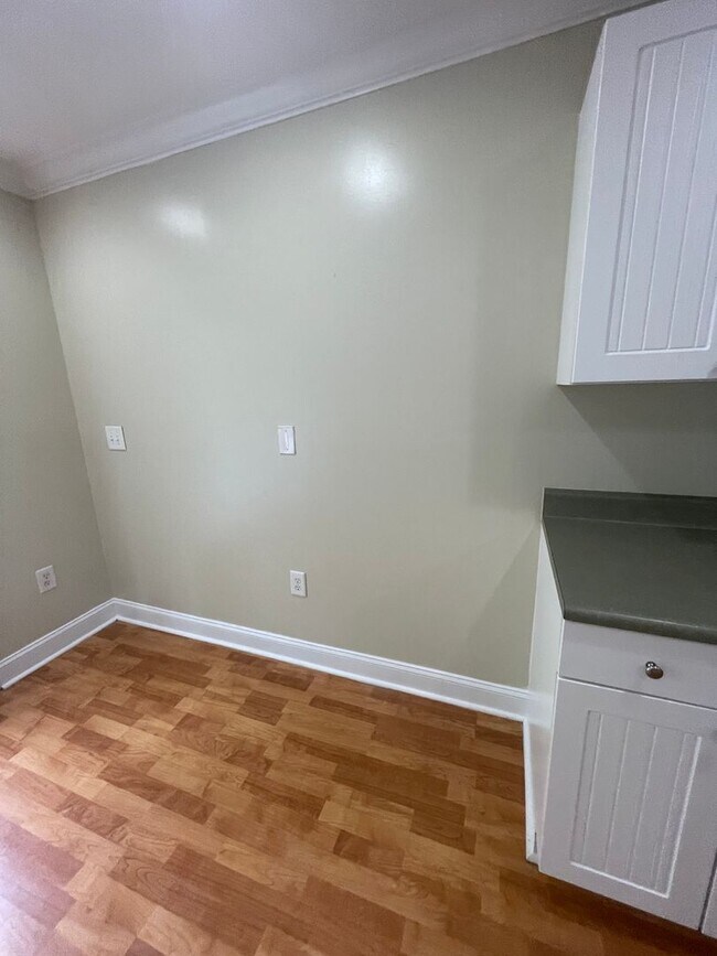 Building Photo - 14-1413 Ordonez