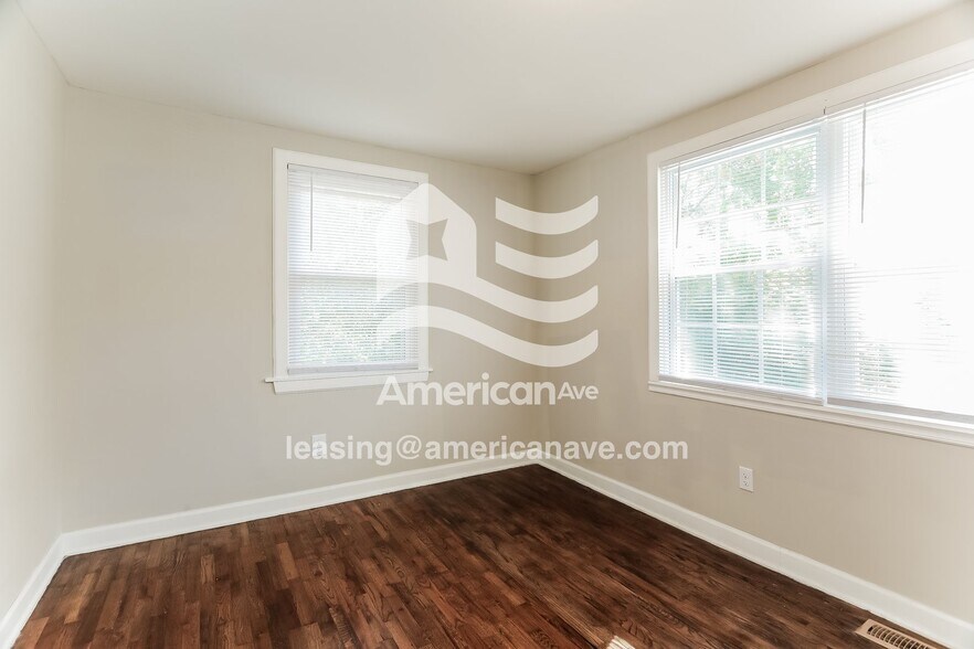 Building Photo - 432 6th Ave SW