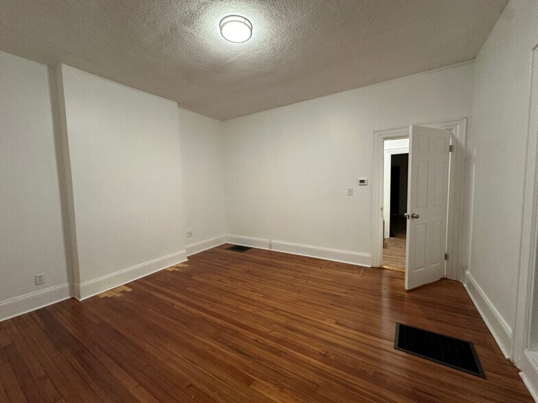 Building Photo - 15 Barrett St