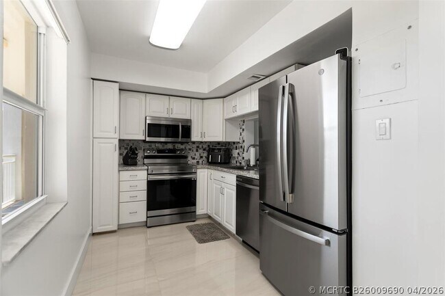 Building Photo - 3100 NE 48th Ct