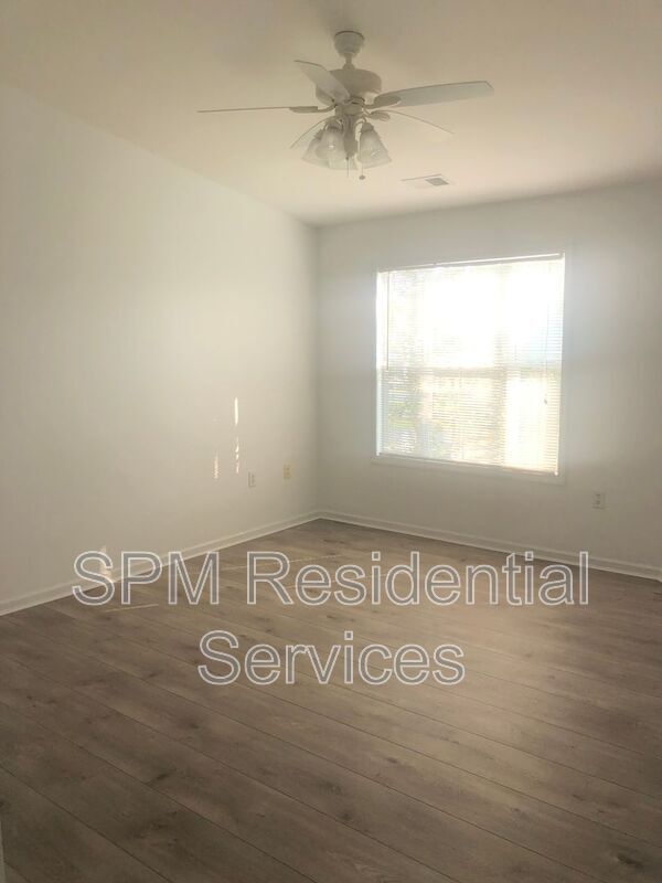 Building Photo - 4122 Breezewood Dr