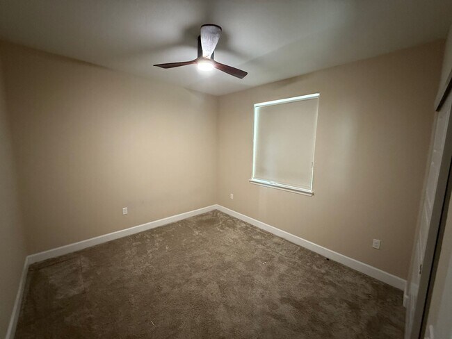 Building Photo - Newer Home in Tthe Northlake Community