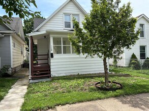 Building Photo - 2 Bedroom single family home