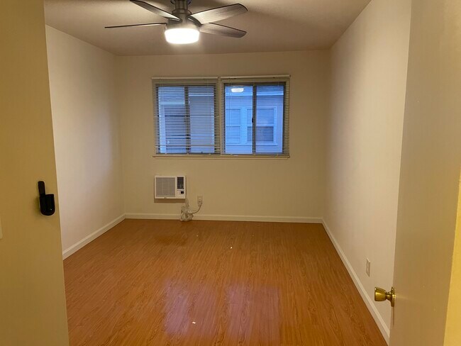 Building Photo - 520 N 4th St