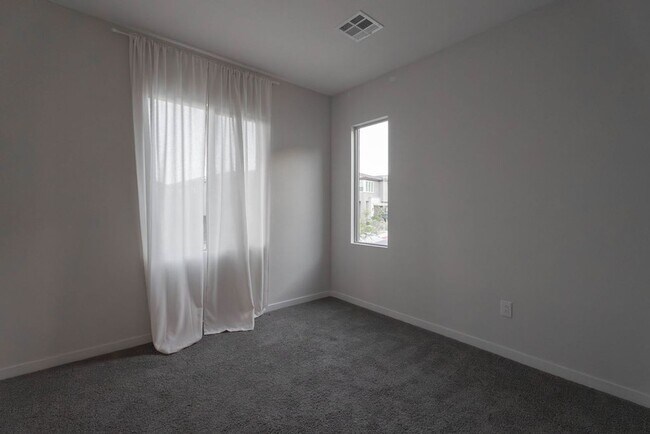 Building Photo - 11620 Desert Hollow Avenue