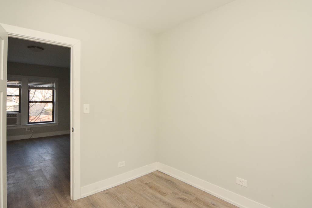 Building Photo - 714 W Brompton Ave