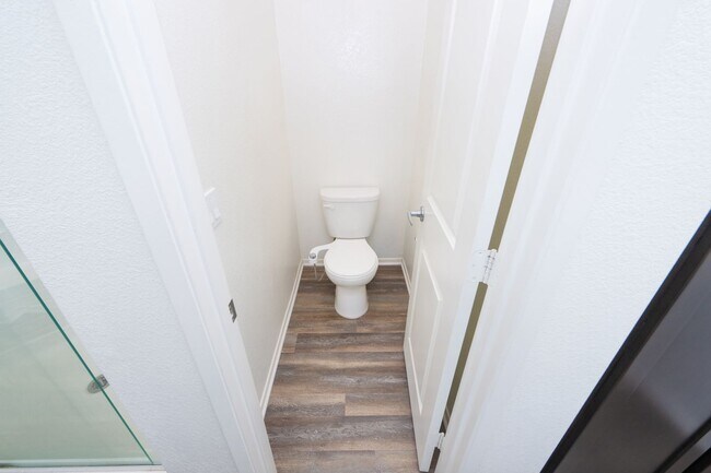 Building Photo - Amazing 3 Bedroom Condo available now! Totally loaded unit, schedule a tour today!