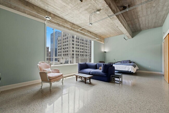 Building Photo - 710 Colorado St