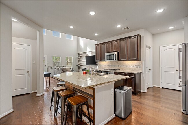 Building Photo - 15323 Westland Gate Dr