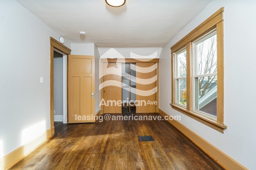 Building Photo - 1704 Flett Ave