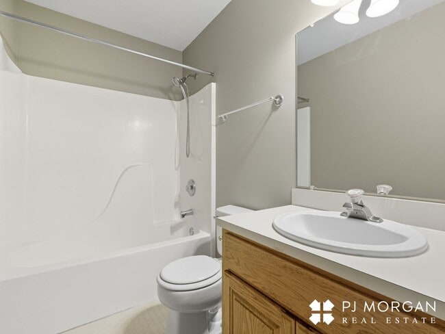 Building Photo - 3 Bedroom, 3 Bathroom - Available Immediately