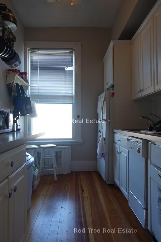 Building Photo - 554 E 4th St