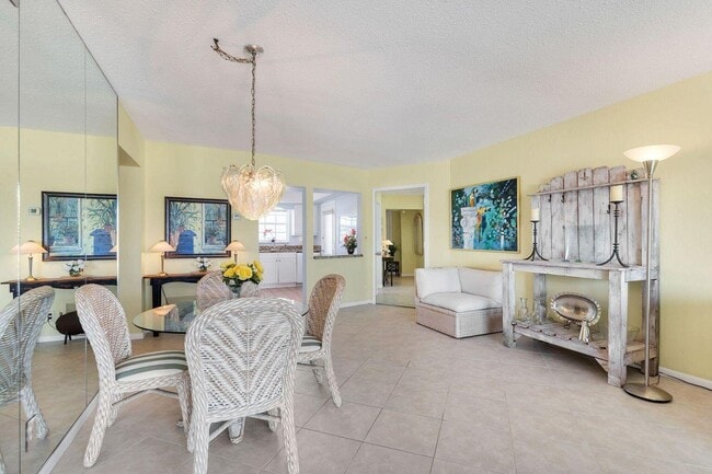 Building Photo - 907 Marina Dr