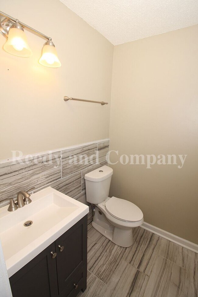 Building Photo - 2447 Wellons Ave
