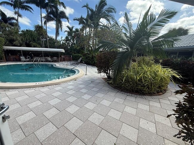 Building Photo - 4009 NE 21st Ave