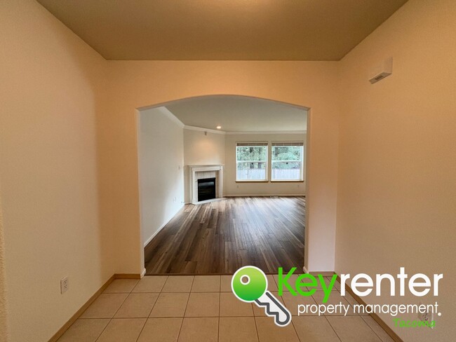 Building Photo - $200 Off First Month’s Rent - Beautiful Ho...