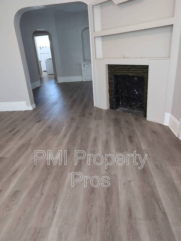 Building Photo - 2132 N 40th St