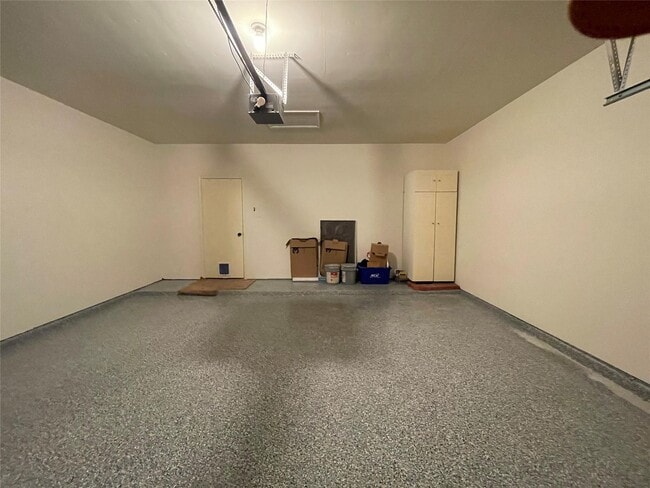 Building Photo - 2115 Hollyfield Ln